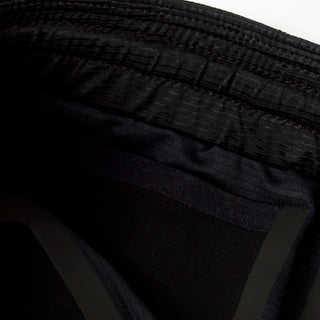 detail view of the fabric of the ciele athletics lightweight, race ready and performance driven short named RDShort in shadowsphinx color