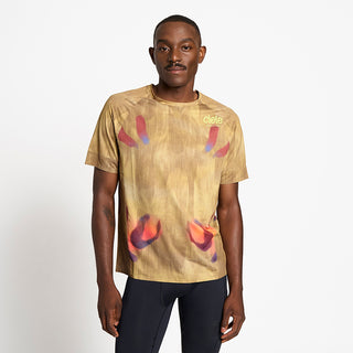 Model_Text: model is 6'0" and wears a medium