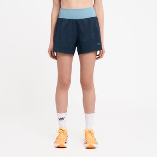 Model_Text: model is 5'7" and wears a small