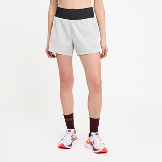 Model_Text: model is 5'7" and wears a small
