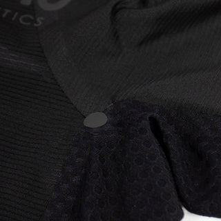 close up of the STITCHfree construction for a no chafe finish, of the ciele athletics lightweight, race ready and performance driven T-Shirt for womens named RCDTShirt in shadowsphinx color