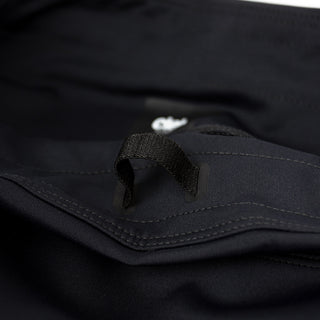 close view of adjustement at the waist on the ciele athletics FSTTight 8 inch short running tight in shadowcast