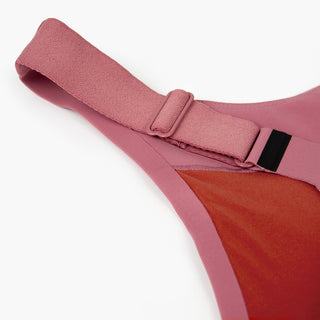 close view of the hook-and-eye back closure on the ciele athletics SPDBra running bra in deco rose