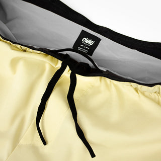 close view of the elastic waistband on the ciele athletics DLYShort 4 inch with a long brief in glade color