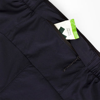 close view of the zippered back pocket of the ciele athletics DLYShort 4 inch with a long brief in shadowcast color