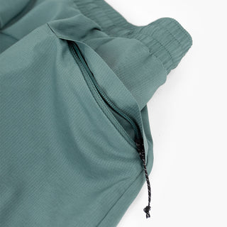 close view of the zippered side pocket of the ciele athletics ATShort 4 inch with liner short in silver pine color