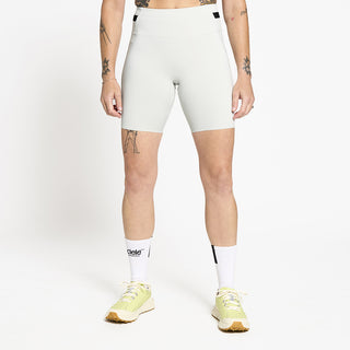 front view of ciele athletics FSTTight short running short in light grey on a model