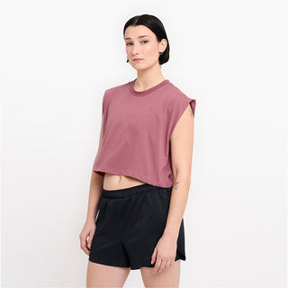 side view of ciele athletics women cropped ORTShirt with love logo in deco rose color on a model